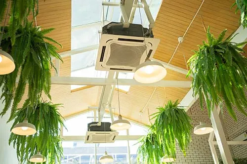 Deckenklimageräte in einem Wintergarten – Ausbildung Mechatroniker/in Kältetechnik
